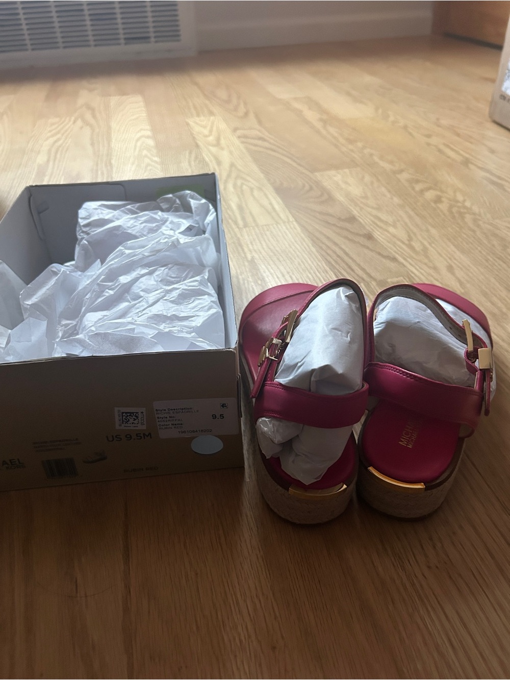 Micheal Kors New in Box Pink Platform Sandals - Picture 4 of 7